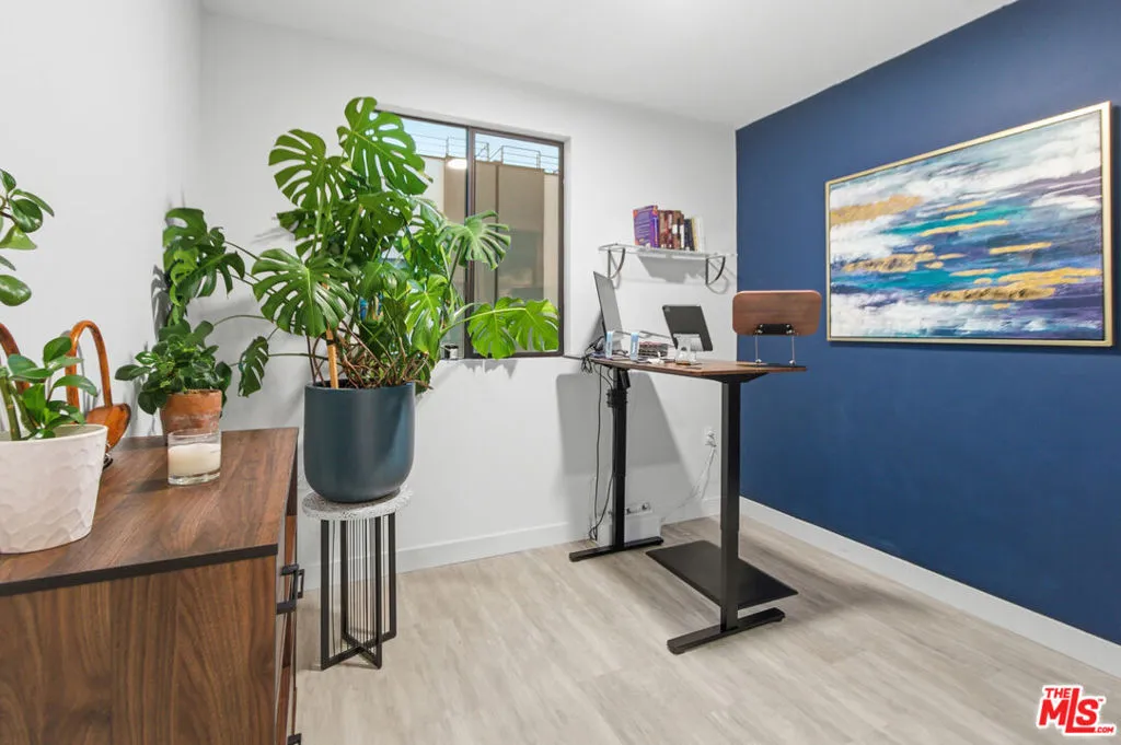 6707 N Sepulveda Boulevard, Van Nuys, California 91411 home-pic-16